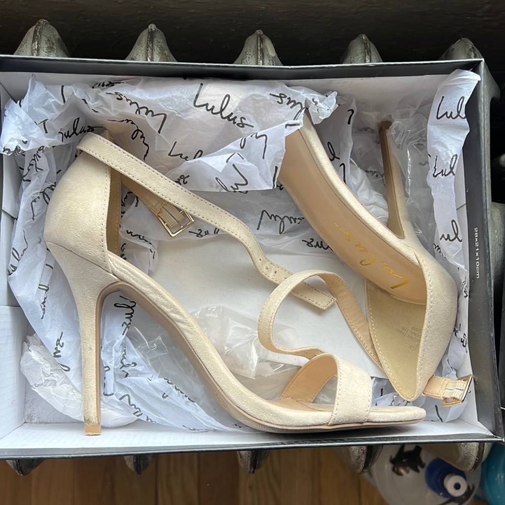 Lulu’s “bone” stiletto heels